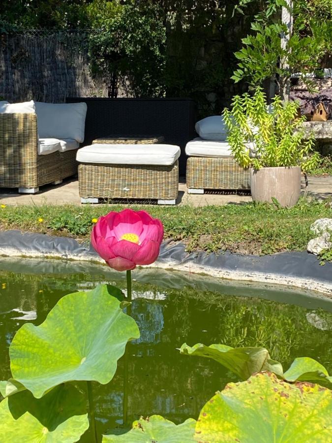 Une Vie En Rose Pressagny-lʼOrgeuilleux Eksteriør billede