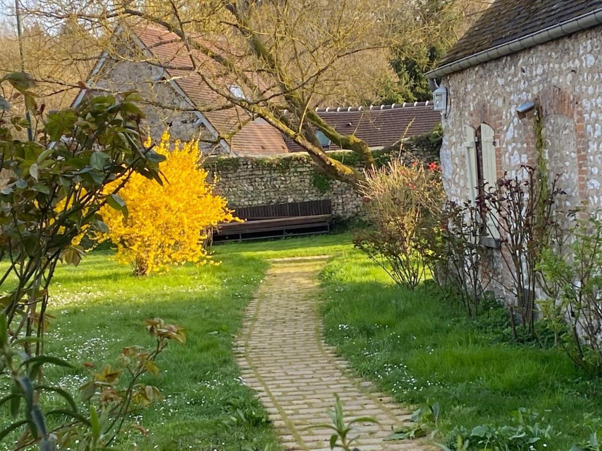 Une Vie En Rose Pressagny-lʼOrgeuilleux Eksteriør billede