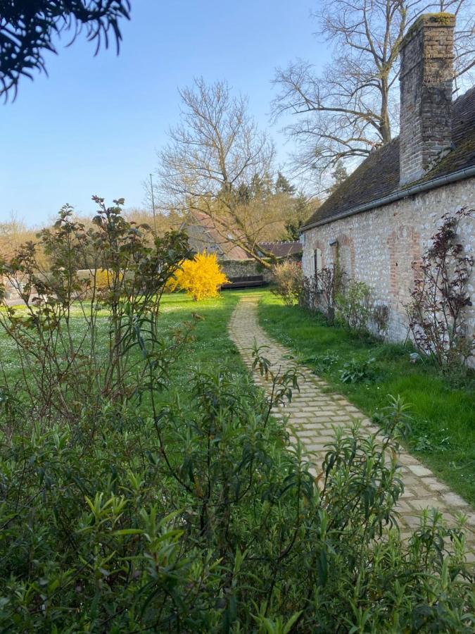 Une Vie En Rose Pressagny-lʼOrgeuilleux Eksteriør billede